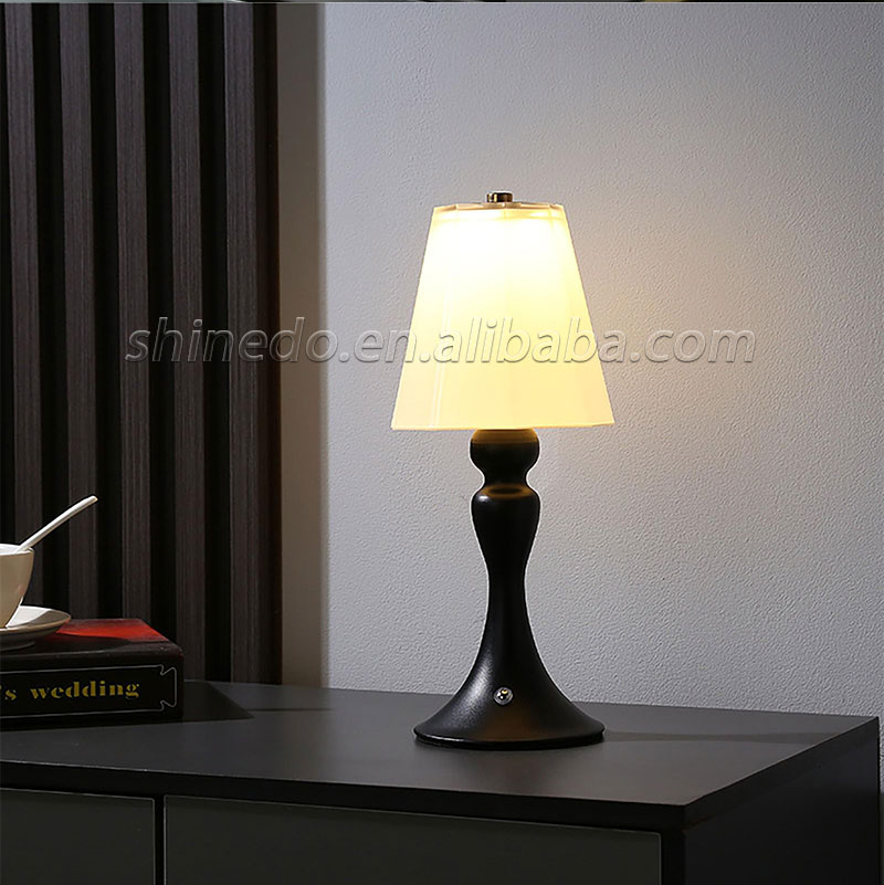 Bedside Table Lamp Nordic Desk Lamp Bedroom Study Lamps Wood Creative Lights LED Protection Reading