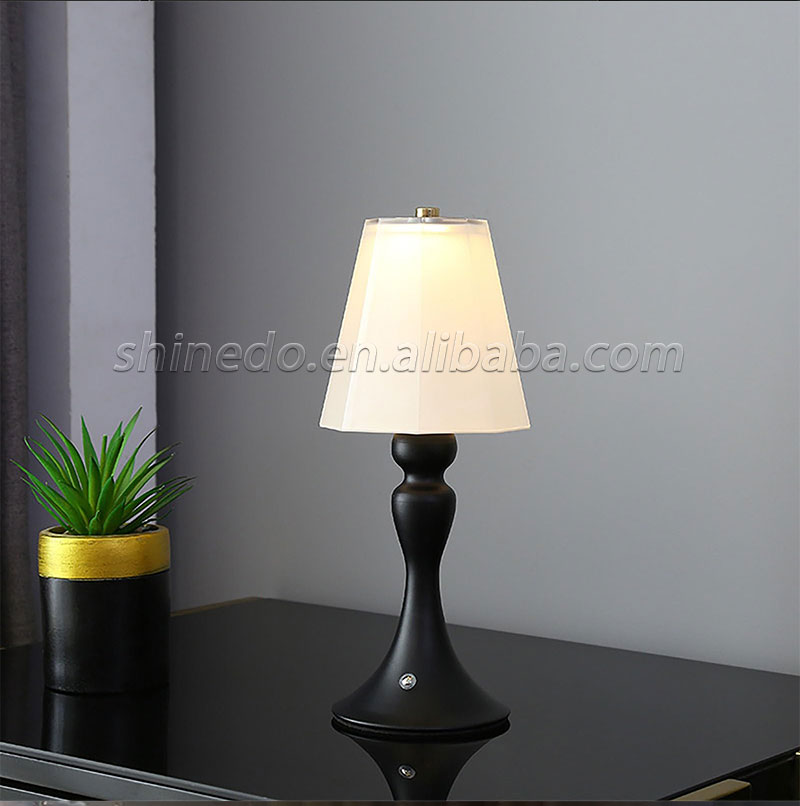 Bedside Table Lamp Nordic Desk Lamp Bedroom Study Lamps Wood Creative Lights LED Protection Reading