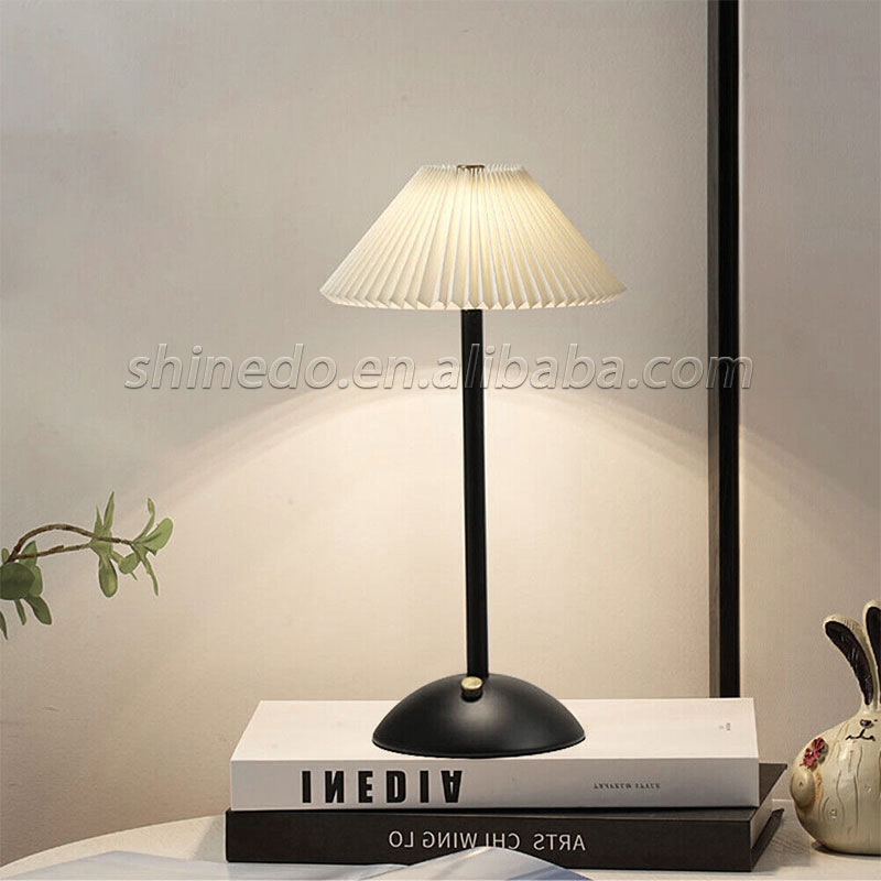 Decorative desk lamp Light luxury Nordic simple retro bedroom European homestay American metal bedside nightlight SD-SR570