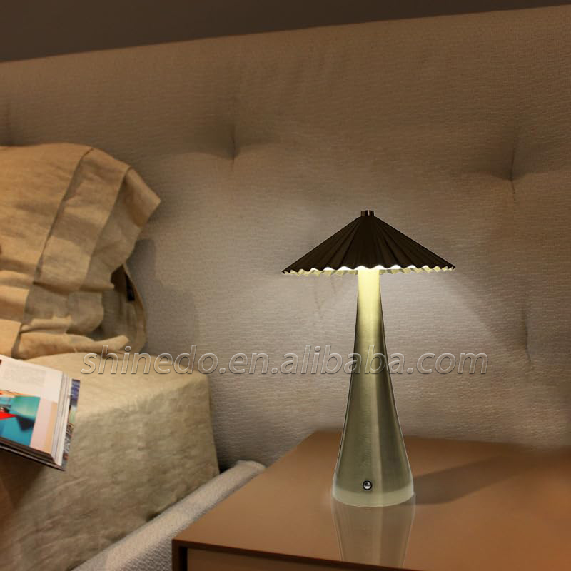 Metal Touch Table Lamp Rechargeable Cordless Decorative Lamp Suitable for Restaurant Hotel Bar Bedroom Bedside Lamp SD-SR728