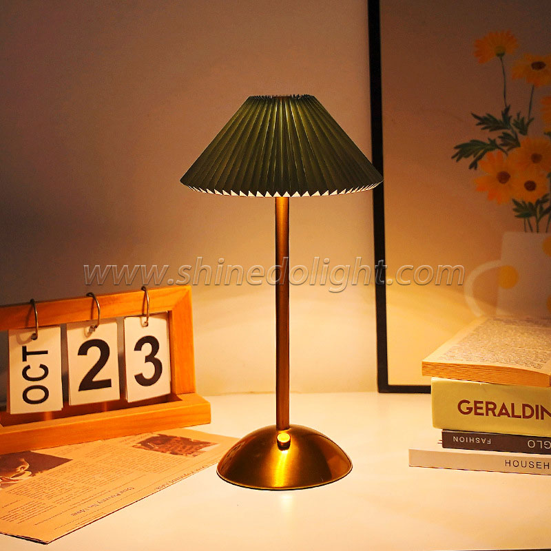 Decorative desk lamp Light luxury Nordic simple retro bedroom European homestay American metal bedside nightlight SD-SR570