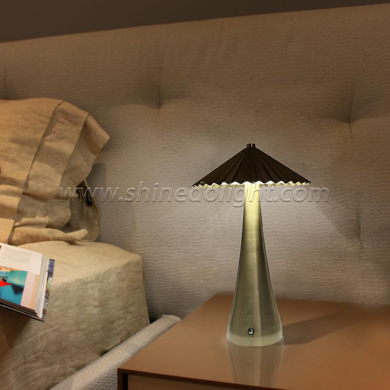 Metal Touch Table Lamp Rechargeable Cordless Decorative Lamp Suitable for Restaurant Hotel Bar Bedroom Bedside Lamp SD-SR728